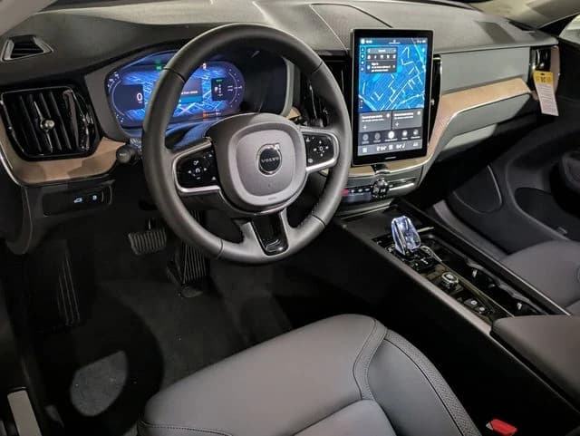 Volvo XC60 Plug-In Hybrid Core T8 AWD 2026 — side view