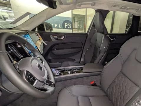 Volvo XC60 Plug-In Hybrid Core T8 AWD 2026 — side view