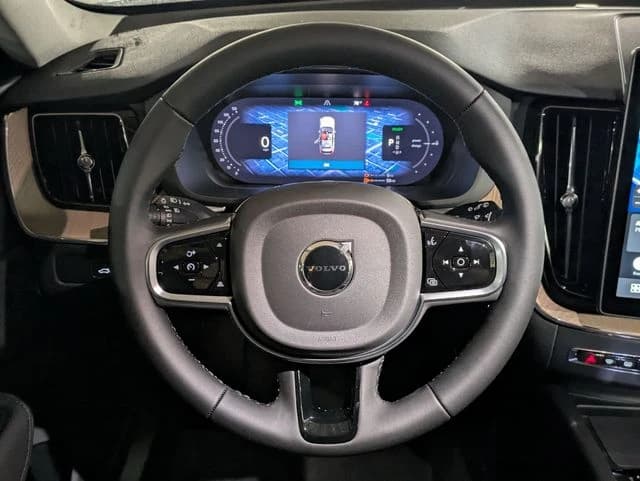 Volvo XC60 Plug-In Hybrid Core T8 AWD 2026 — side view