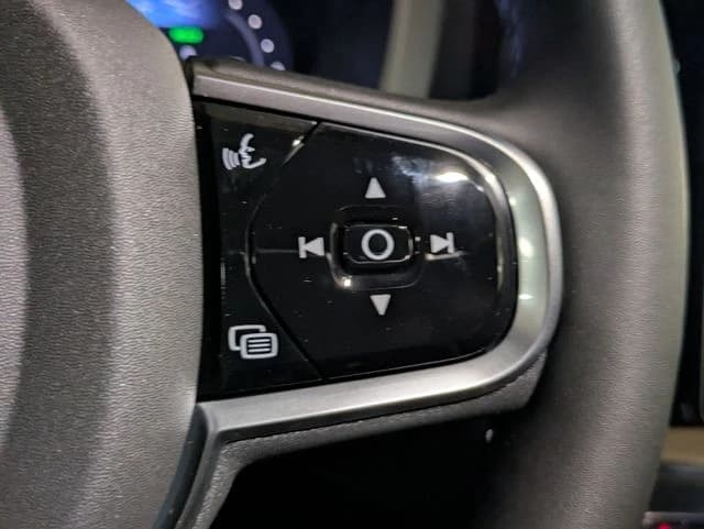 Volvo XC60 Plug-In Hybrid Core T8 AWD 2026 — side view