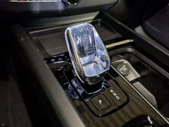 Volvo XC60 Plug-In Hybrid Core T8 AWD 2026 — side view