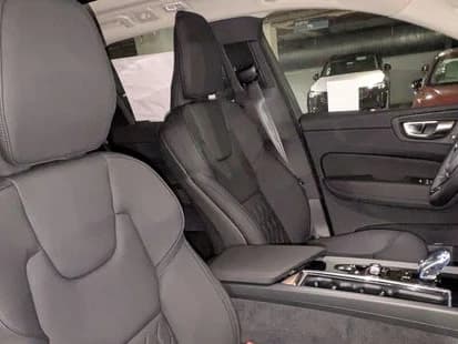 Volvo XC60 Plug-In Hybrid Core T8 AWD 2026 — side view