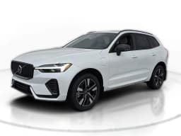 Volvo XC60 Plug-In Hybrid Core T8 AWD 2026 — side view