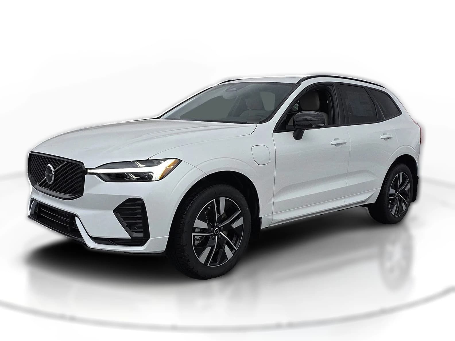 Volvo XC60 Plug-In Hybrid Core T8 AWD 2026 — side view
