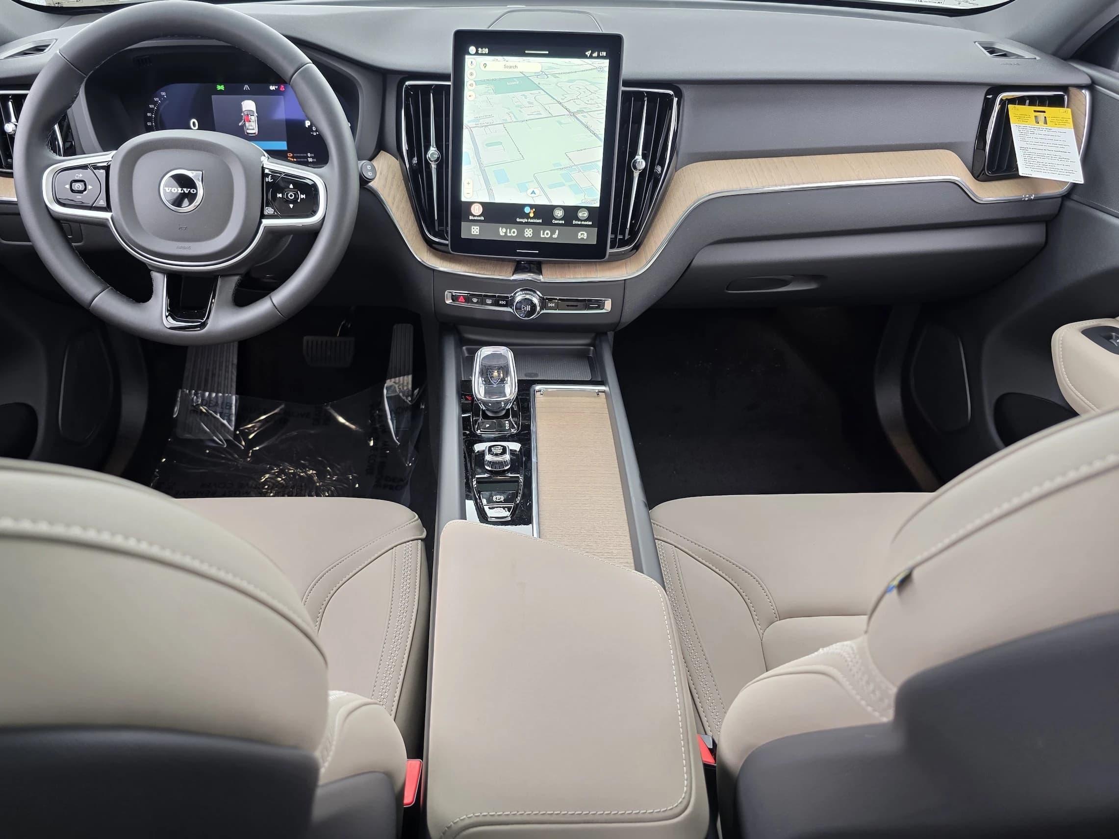 Volvo XC60 Plug-In Hybrid Core T8 AWD 2026 — side view
