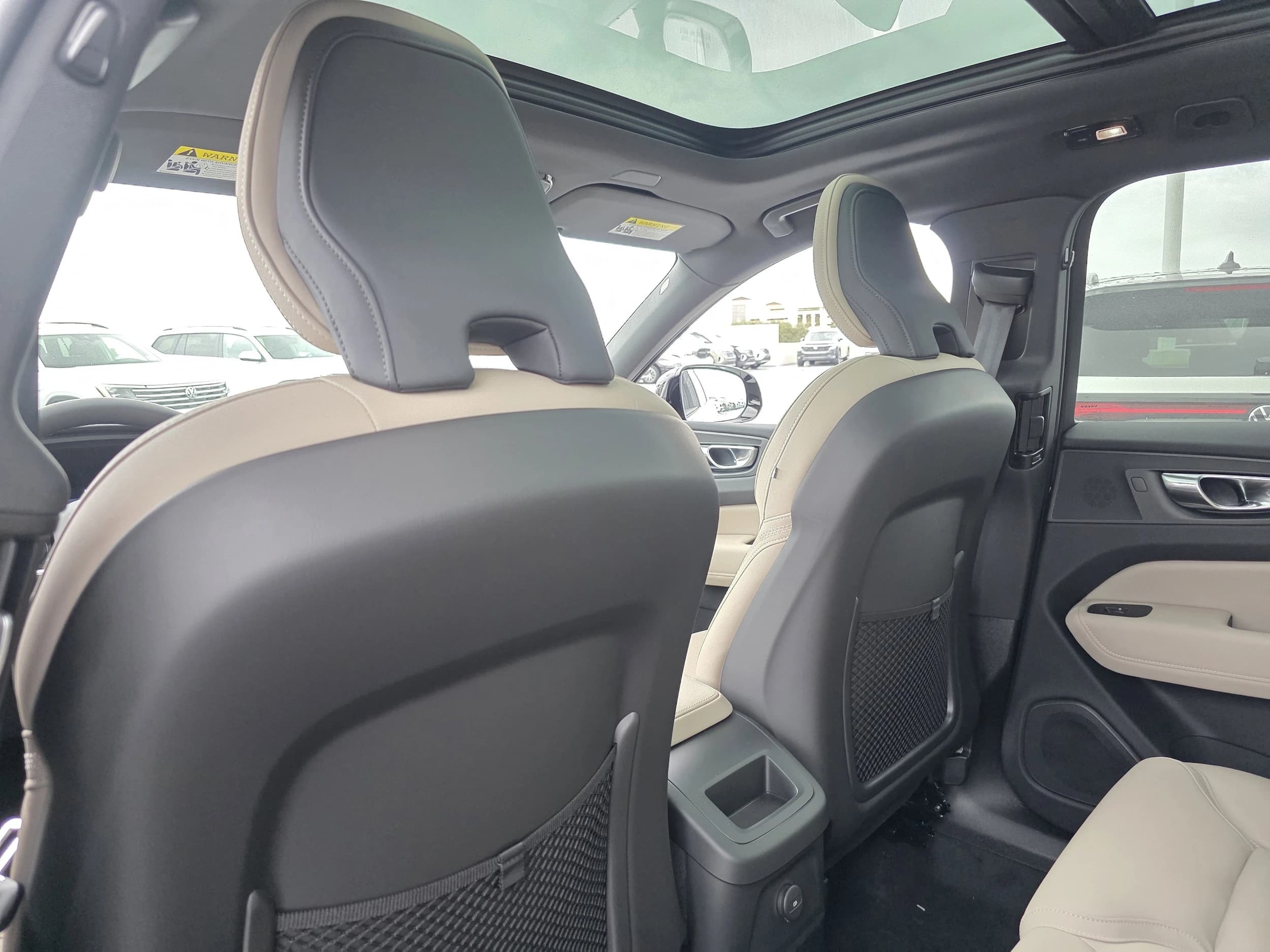 Volvo XC60 Plug-In Hybrid Core T8 AWD 2026 — side view