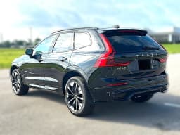 Volvo XC60 Plug-In Hybrid Ultra T8 AWD 2026 — side view
