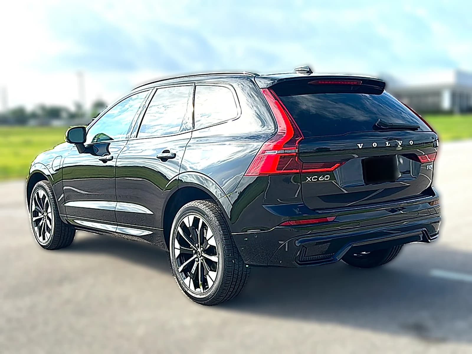 Volvo XC60 Plug-In Hybrid Ultra T8 AWD 2026 — side view