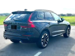 Volvo XC60 Plug-In Hybrid Ultra T8 AWD 2026 — side view