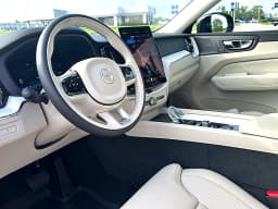 Volvo XC60 Plug-In Hybrid Ultra T8 AWD 2026 — side view