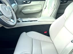 Volvo XC60 Plug-In Hybrid Ultra T8 AWD 2026 — side view