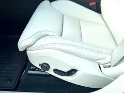 Volvo XC60 Plug-In Hybrid Ultra T8 AWD 2026 — side view