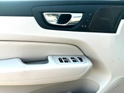 Volvo XC60 Plug-In Hybrid Ultra T8 AWD 2026 — side view