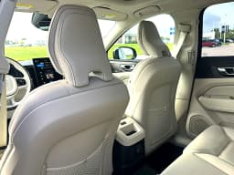 Volvo XC60 Plug-In Hybrid Ultra T8 AWD 2026 — side view