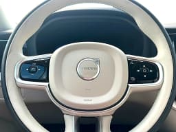 Volvo XC60 Plug-In Hybrid Ultra T8 AWD 2026 — side view
