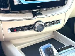 Volvo XC60 Plug-In Hybrid Ultra T8 AWD 2026 — side view