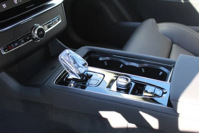 Volvo XC90 Plug-In Hybrid Ultra T8 AWD 6-Seater 2027 — side view