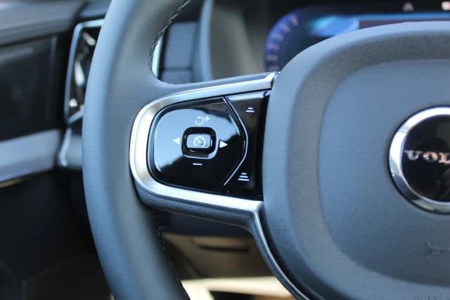 Volvo XC90 Plug-In Hybrid Ultra T8 AWD 6-Seater 2027 — side view