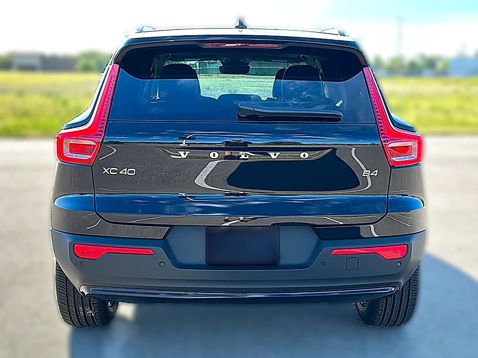 Volvo XC40 Core B4 FWD 2026 — side view