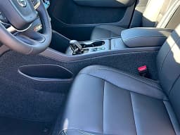 Volvo XC40 Core B4 FWD 2026 — side view