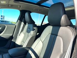 Volvo XC40 Core B4 FWD 2026 — side view