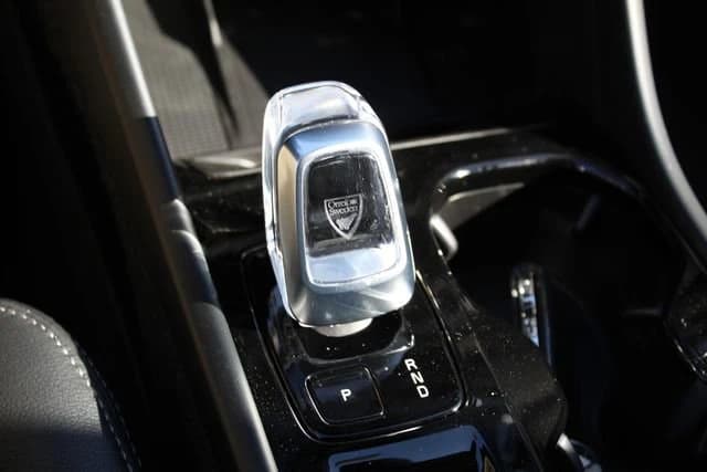 Volvo XC40 Plus B5 AWD 2026 — side view