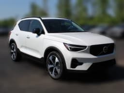 Volvo XC40 Plus B5 AWD 2026 — side view