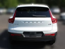 Volvo XC40 Plus B5 AWD 2026 — side view