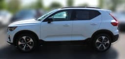Volvo XC40 Plus B5 AWD 2026 — side view
