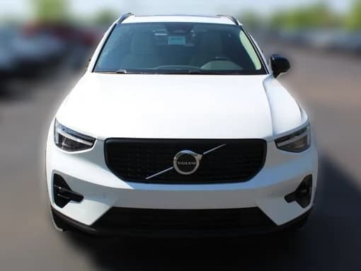 Volvo XC40 Plus B5 AWD 2026 — side view
