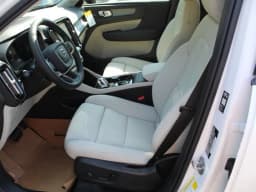 Volvo XC40 Plus B5 AWD 2026 — side view
