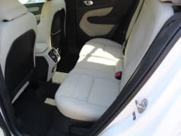 Volvo XC40 Plus B5 AWD 2026 — side view