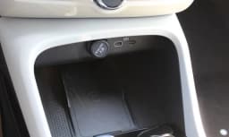 Volvo XC40 Plus B5 AWD 2026 — side view