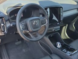 Volvo XC40 Plus B5 AWD 2026 — side view