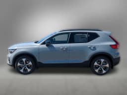 Volvo XC40 Plus B5 AWD 2026 — side view