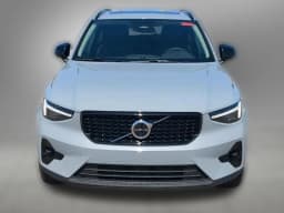 Volvo XC40 Plus B5 AWD 2026 — side view