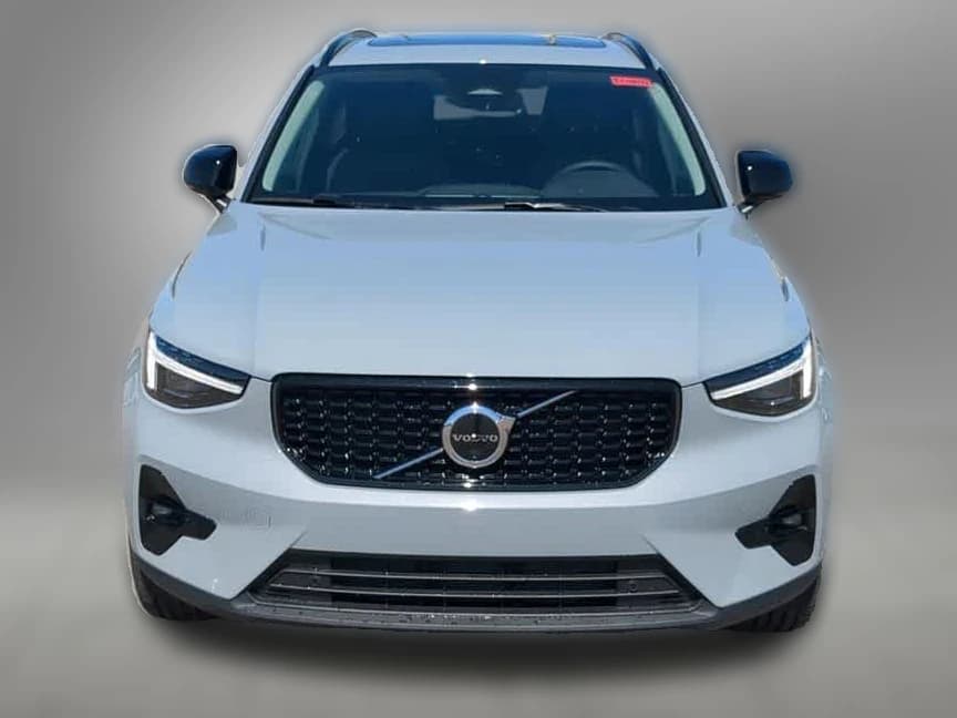 Volvo XC40 Plus B5 AWD 2026 — side view