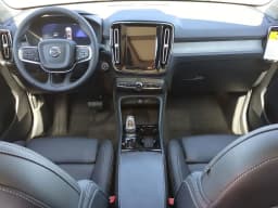 Volvo XC40 Plus B5 AWD 2026 — side view