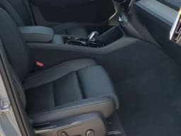 Volvo XC40 Plus B5 AWD 2026 — side view