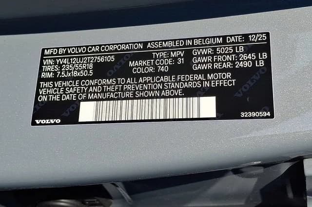 Volvo XC40 Core B5 AWD 2026 — side view