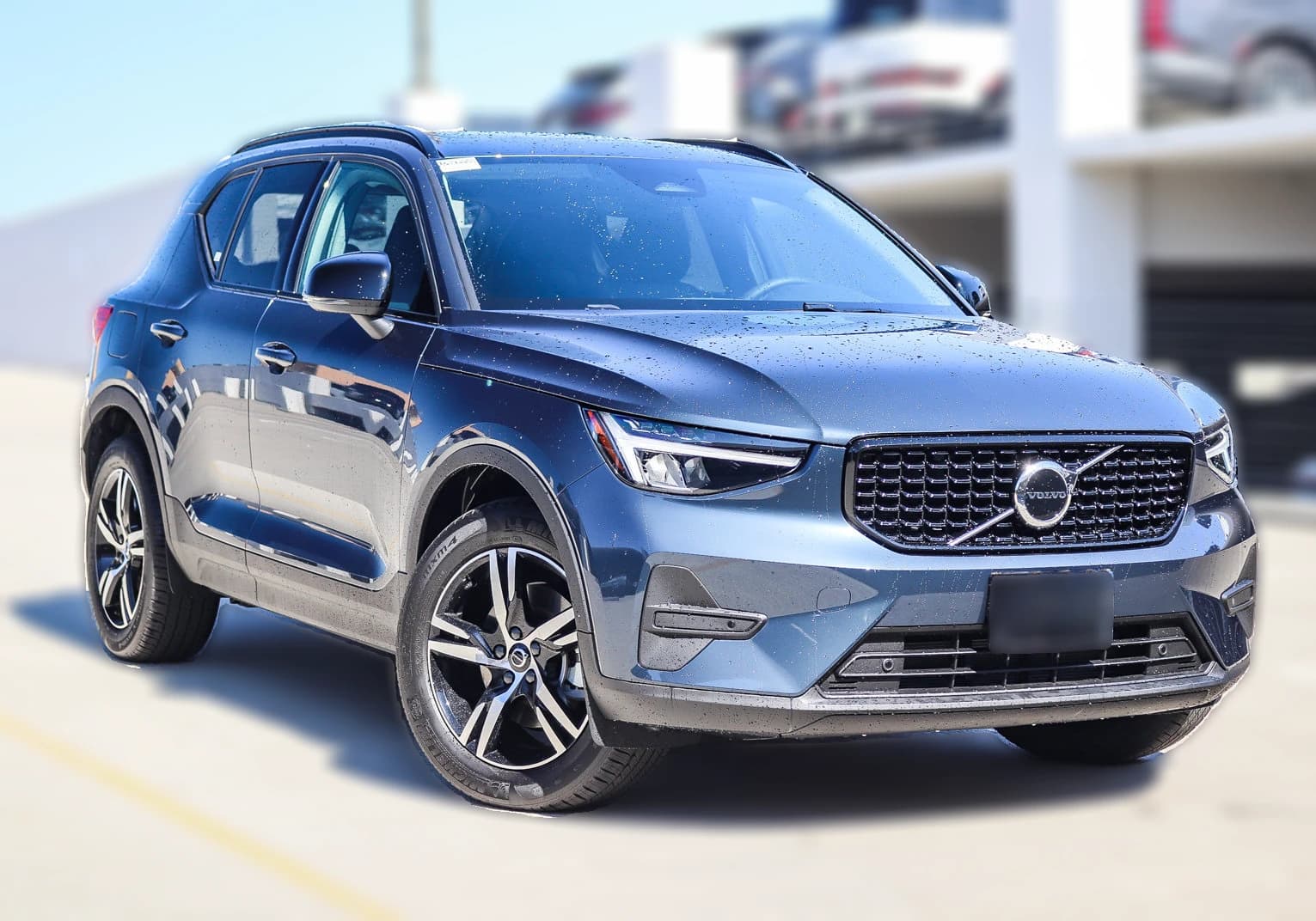 Volvo XC40 Core B5 AWD 2026 — side view