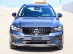 Volvo XC40 Core B5 AWD 2026 — side view