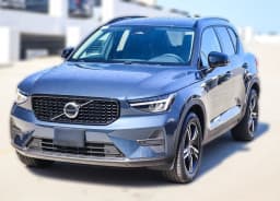 Volvo XC40 Core B5 AWD 2026 — side view