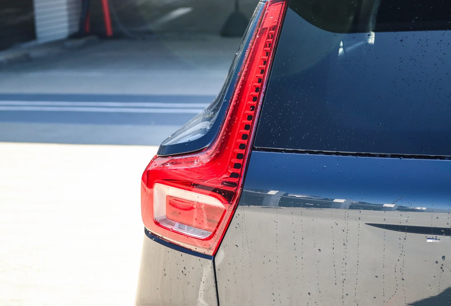 Volvo XC40 Core B5 AWD 2026 — side view
