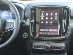 Volvo XC40 Core B5 AWD 2026 — side view