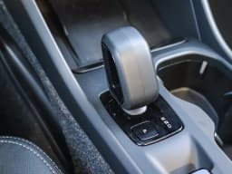Volvo XC40 Core B5 AWD 2026 — side view