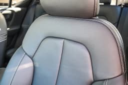 Volvo XC40 Core B5 AWD 2026 — side view