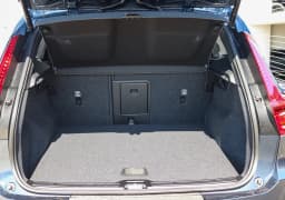Volvo XC40 Core B5 AWD 2026 — side view