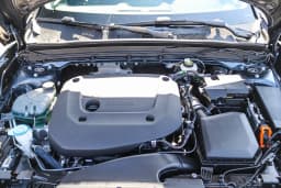 Volvo XC40 Core B5 AWD 2026 — side view