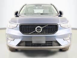 Volvo XC40 Core B5 AWD 2026 — side view
